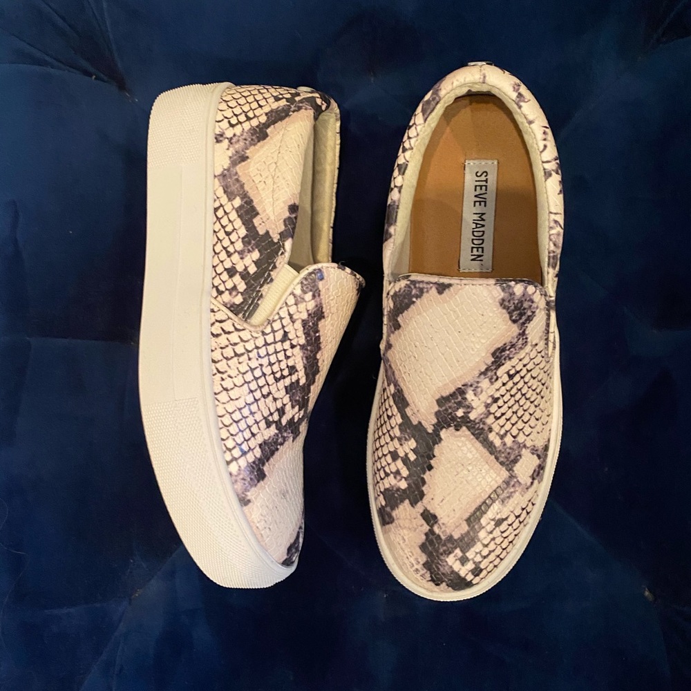 Steve Madden Gills Beige Snake Sneakers